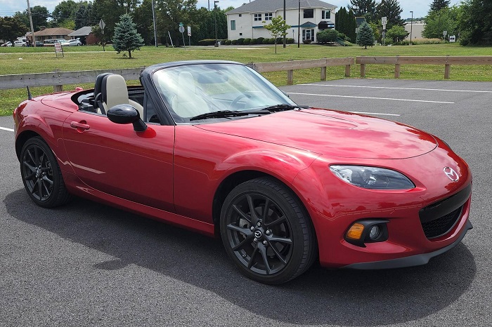 Mazda MX-5 Miata de 2015 ejemplo de convertiible